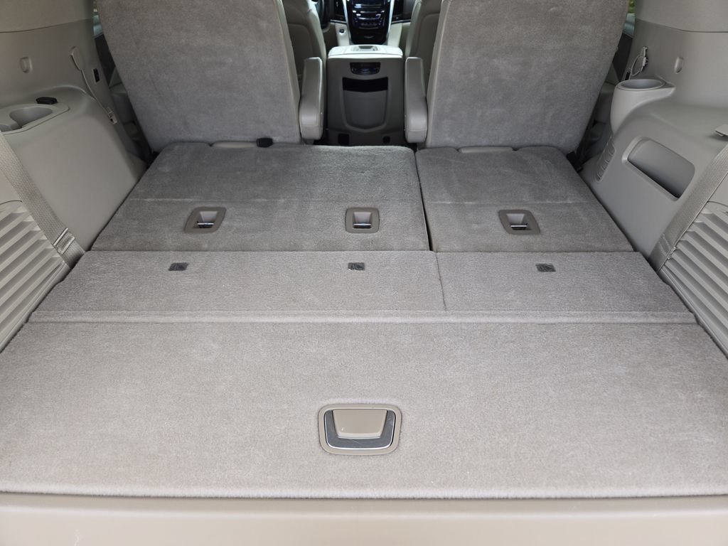 Used 2015 Cadillac Escalade Luxury AWD/4WD image 32