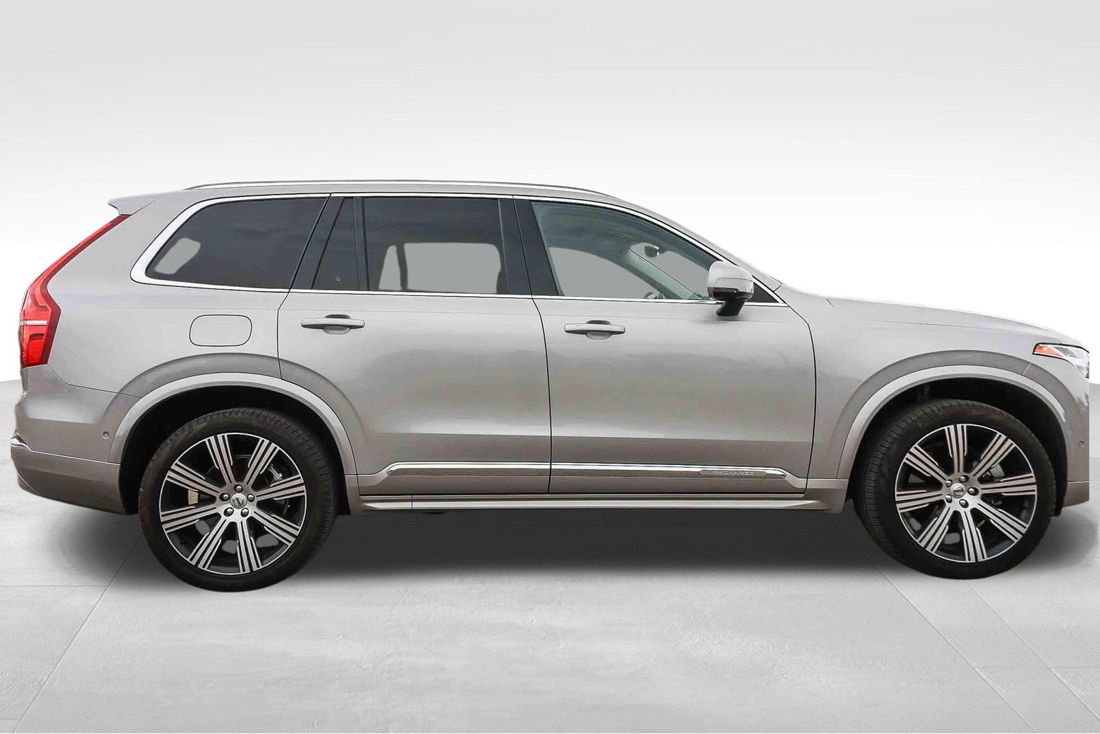 Used 2024 Volvo XC90 T8 Plus w/ Protection Package Premier AWD/4WD image 4