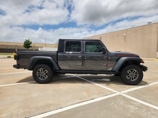 Used 2024 Jeep Gladiator Mojave w/ Convenience Group AWD/4WD image 4