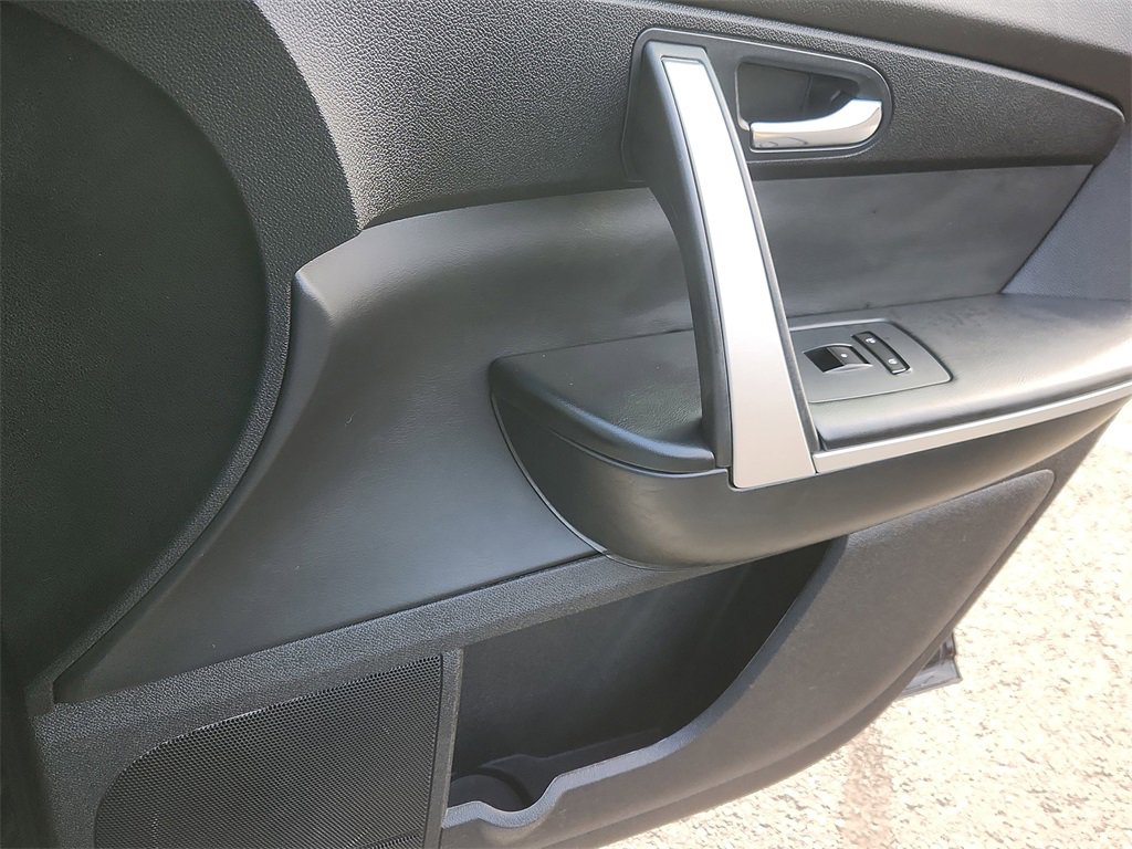 Used 2011 GMC Acadia SLT w/ LPO, 'HIT The Road' Package image 17