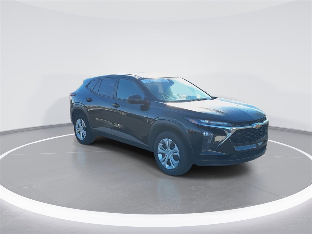 Used 2024 Chevrolet Trax LS image 2