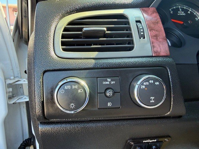 Used 2008 Chevrolet Avalanche LT w/ LT Preferred Equipment Group AWD/4WD image 14