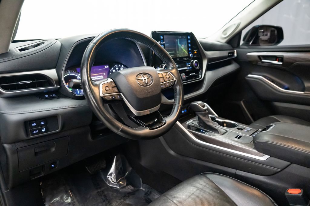 Used 2022 Toyota Highlander Limited image 24