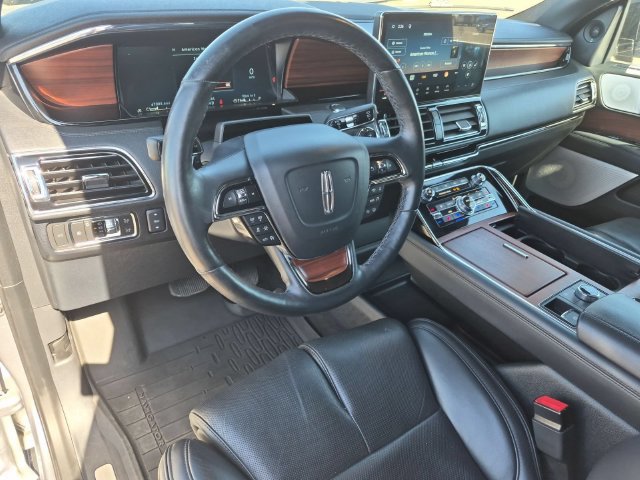 Used 2023 Lincoln Navigator Reserve AWD/4WD image 11
