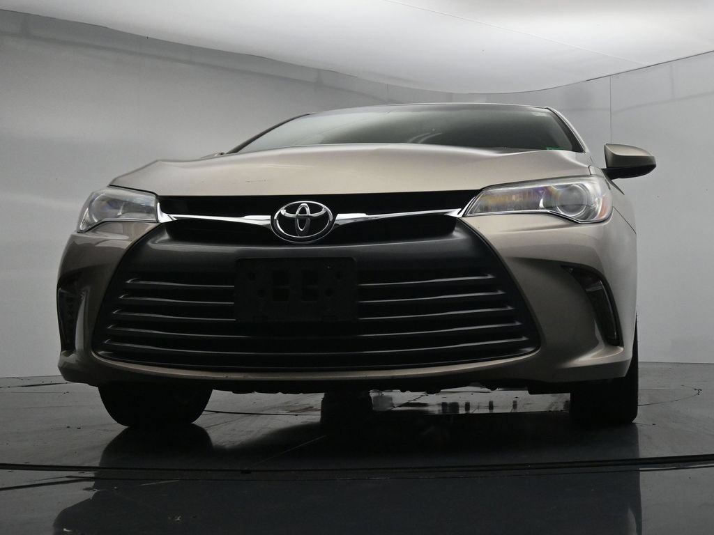 Used 2017 Toyota Camry XLE w/ Moonroof Package FWD image 19