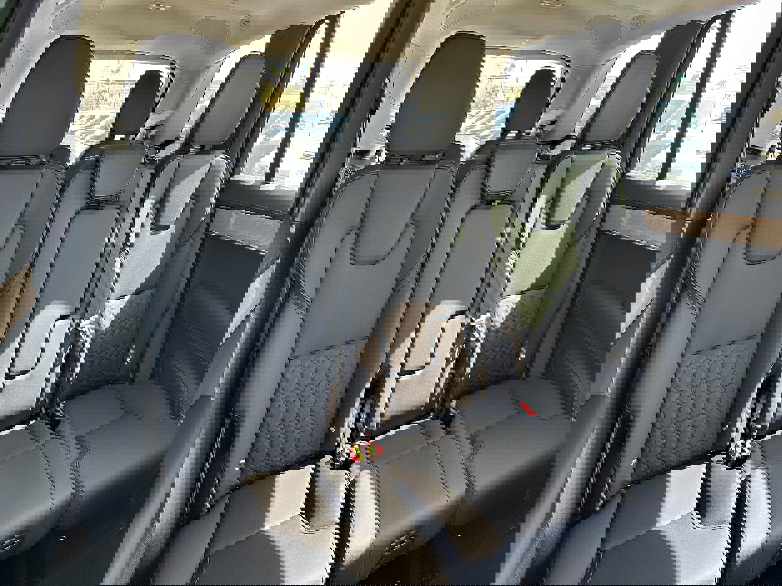 New 2025 Volvo XC90 T8 Plus w/ Protection Package Premier image 10