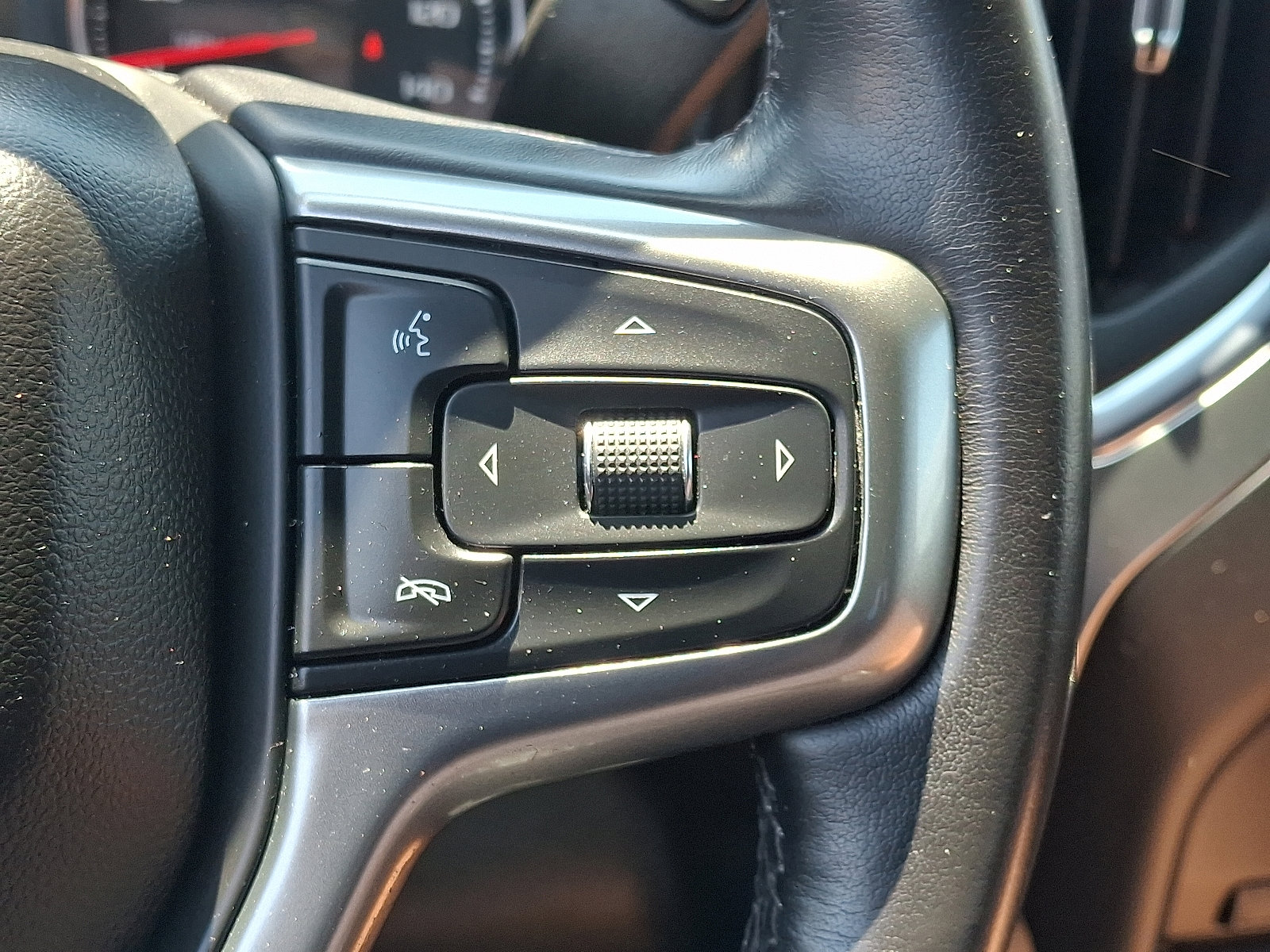 Used 2021 Chevrolet Silverado 1500 LT AWD/4WD image 19