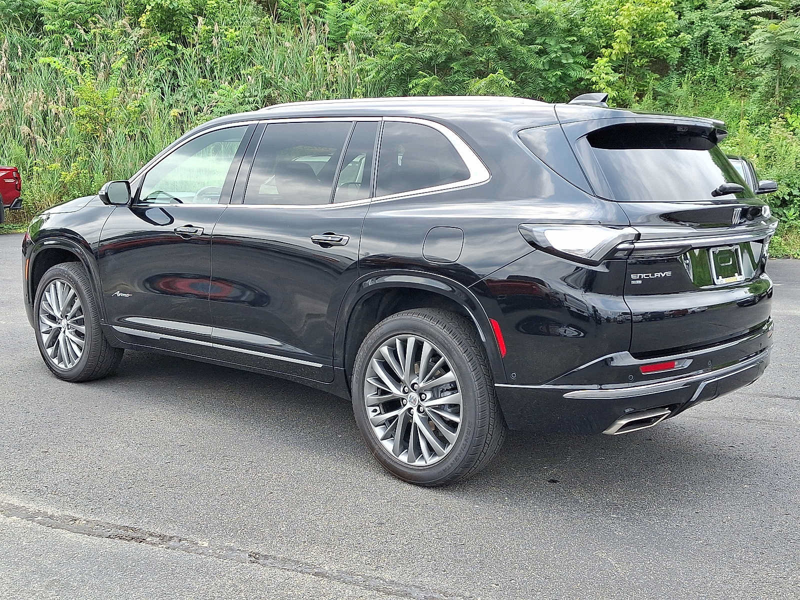 Used 2025 Buick Enclave Avenir w/ Super Cruise Package AWD/4WD image 4
