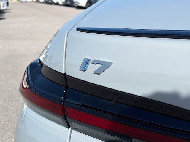 Used 2025 BMW i7 xDrive60 AWD/4WD image 11