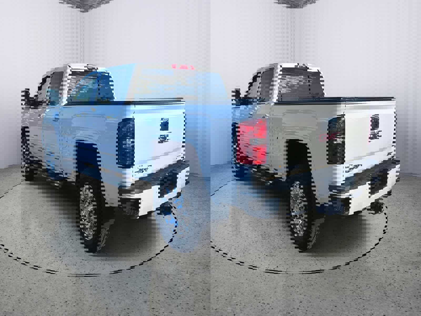 Used 2017 GMC Sierra 2500 Denali w/ Suspension Package, Off-Road image 4