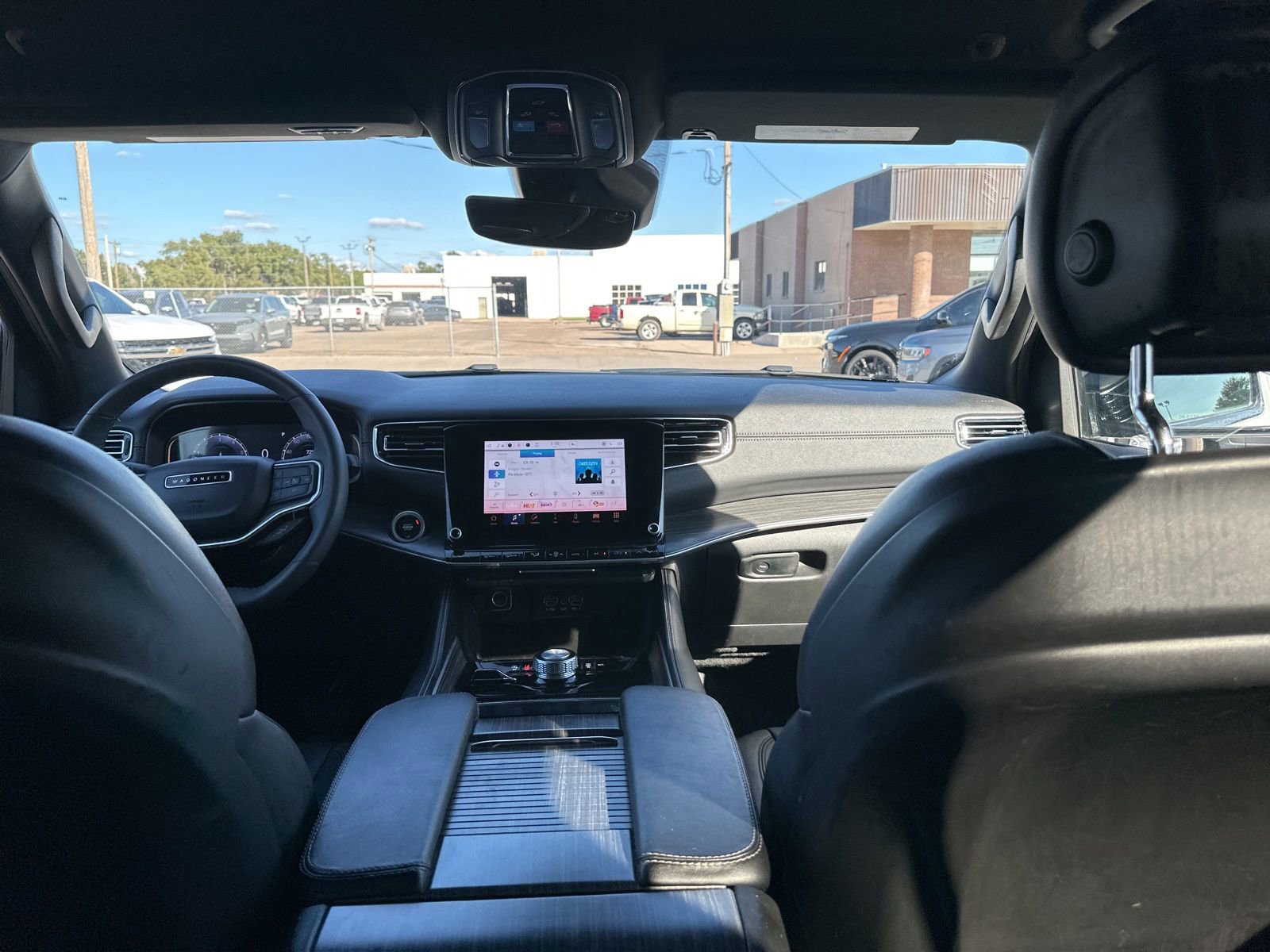 Used 2024 Jeep Wagoneer L Series II w/ Flexible Seating Group image 28