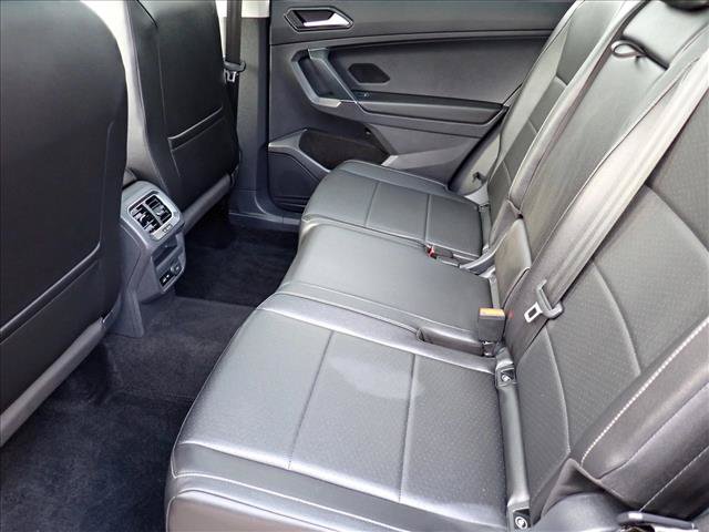 Used 2018 Volkswagen Tiguan SEL AWD/4WD image 10