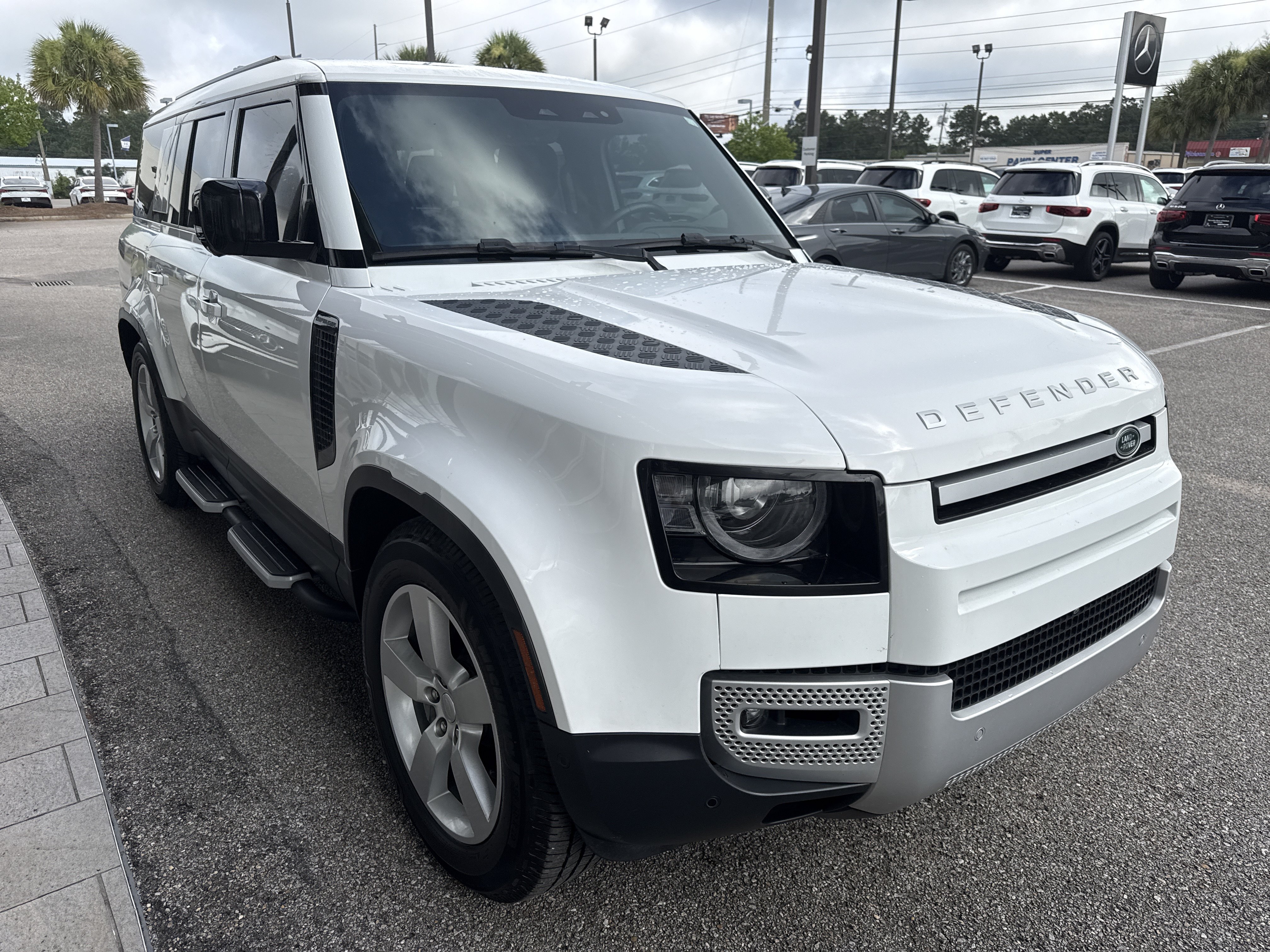Used 2023 Land Rover Defender 130 SE AWD/4WD image 5