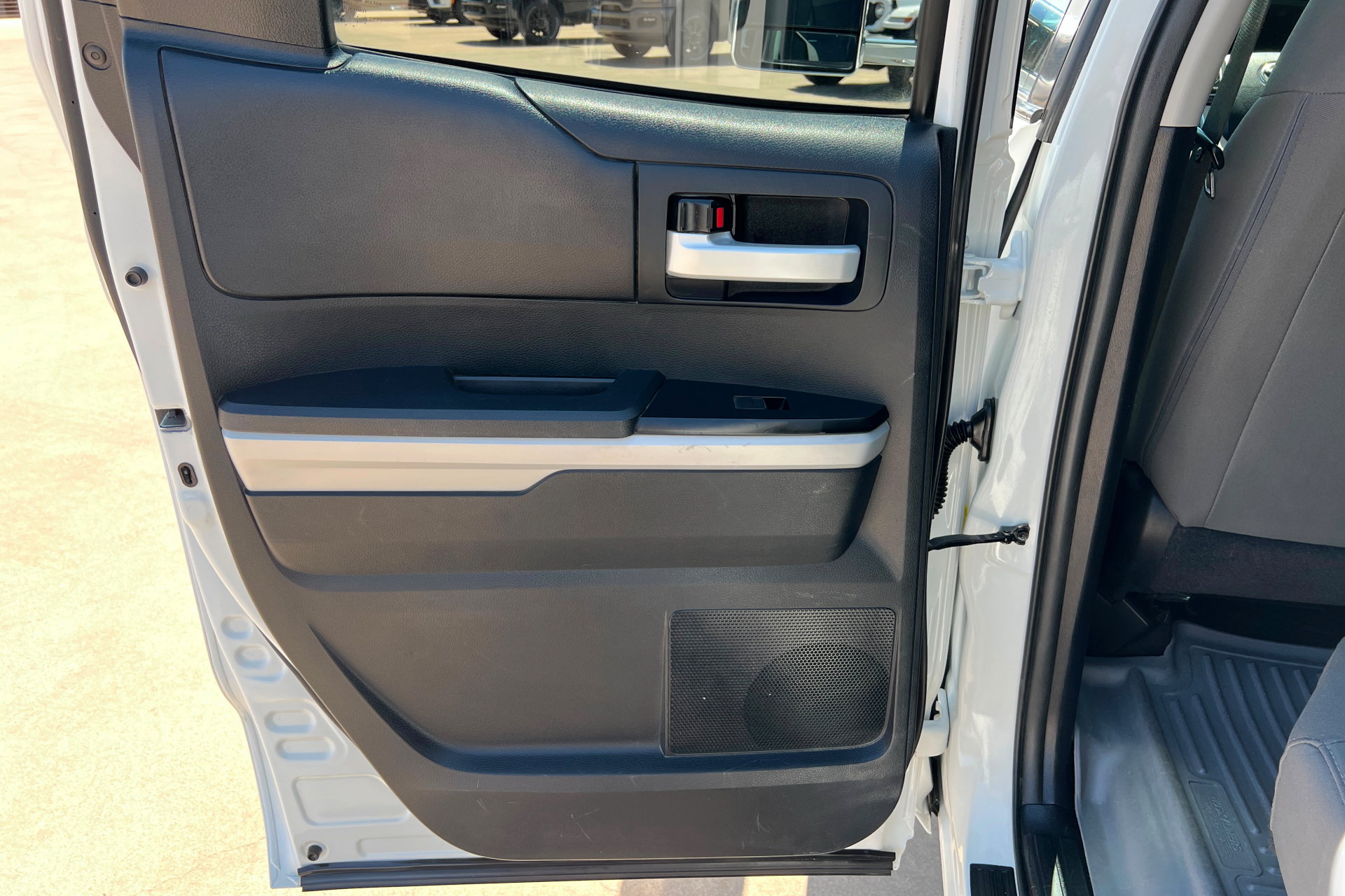 Used 2014 Toyota Tundra SR5 w/ TRD Off Road Package AWD/4WD image 19