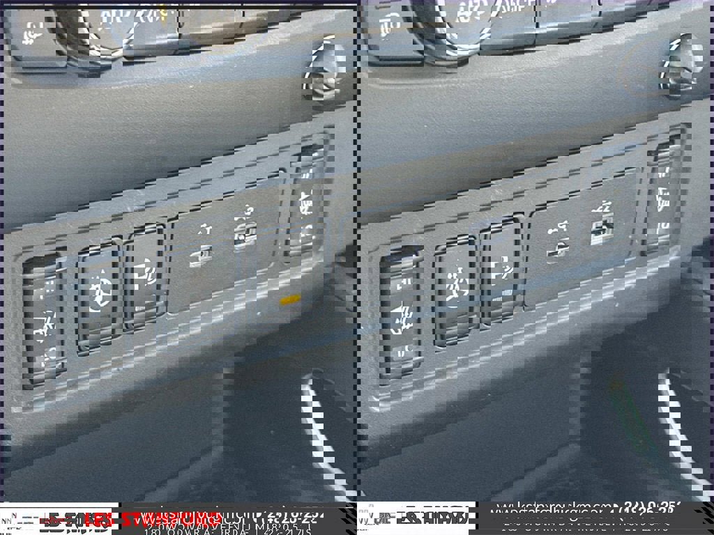 Used 2022 Nissan Frontier SV w/ SV Premium Package image 33