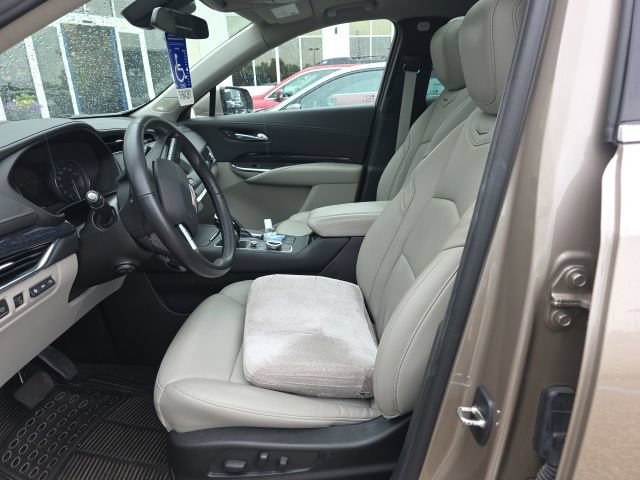 Certified 2023 Cadillac XT4 Premium Luxury w/ Technology Package AWD/4WD image 3