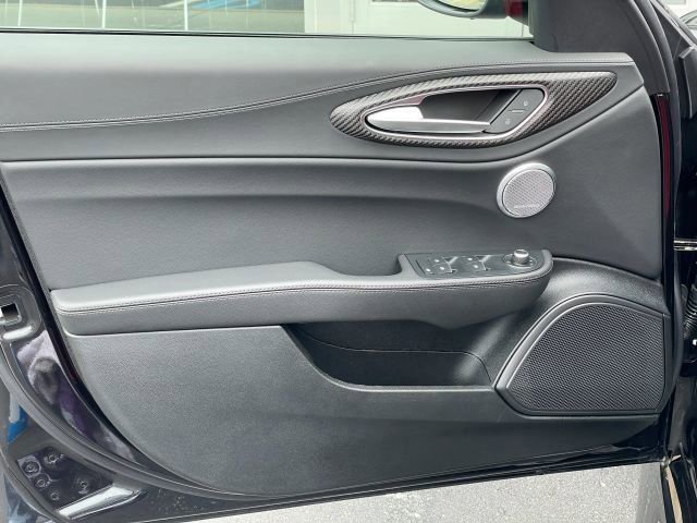 Used 2024 Alfa Romeo Giulia Quadrifoglio image 29