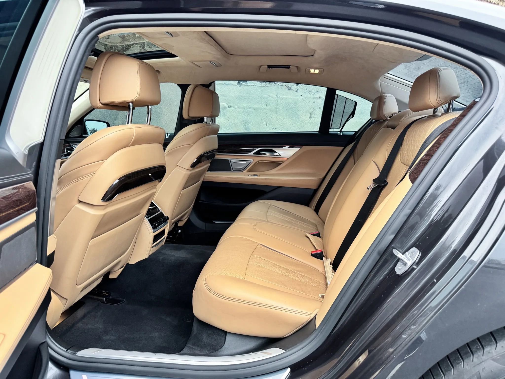 Used 2016 BMW 750i xDrive image 22