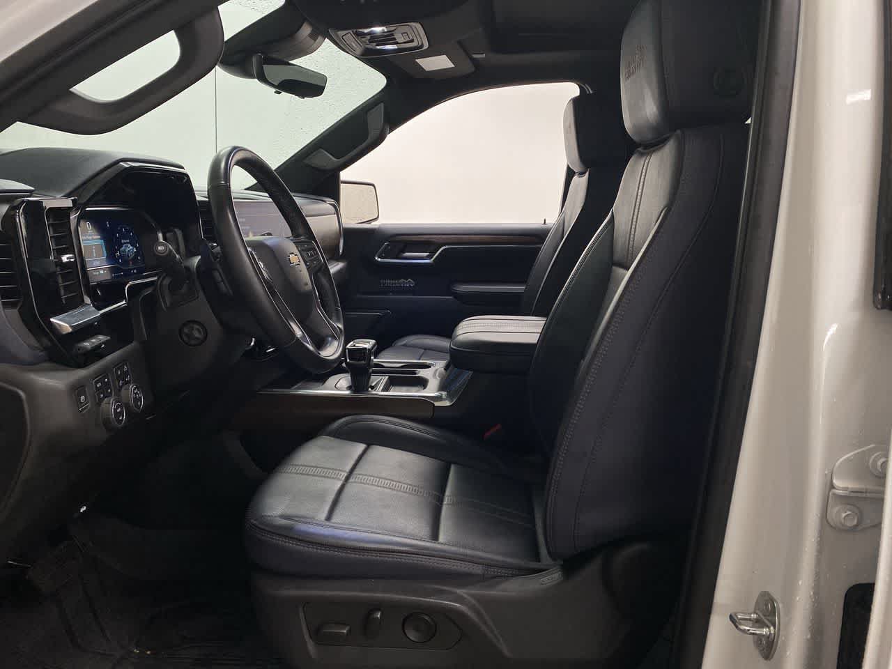 Used 2023 Chevrolet Silverado 1500 High Country w/ Technology Package AWD/4WD image 13