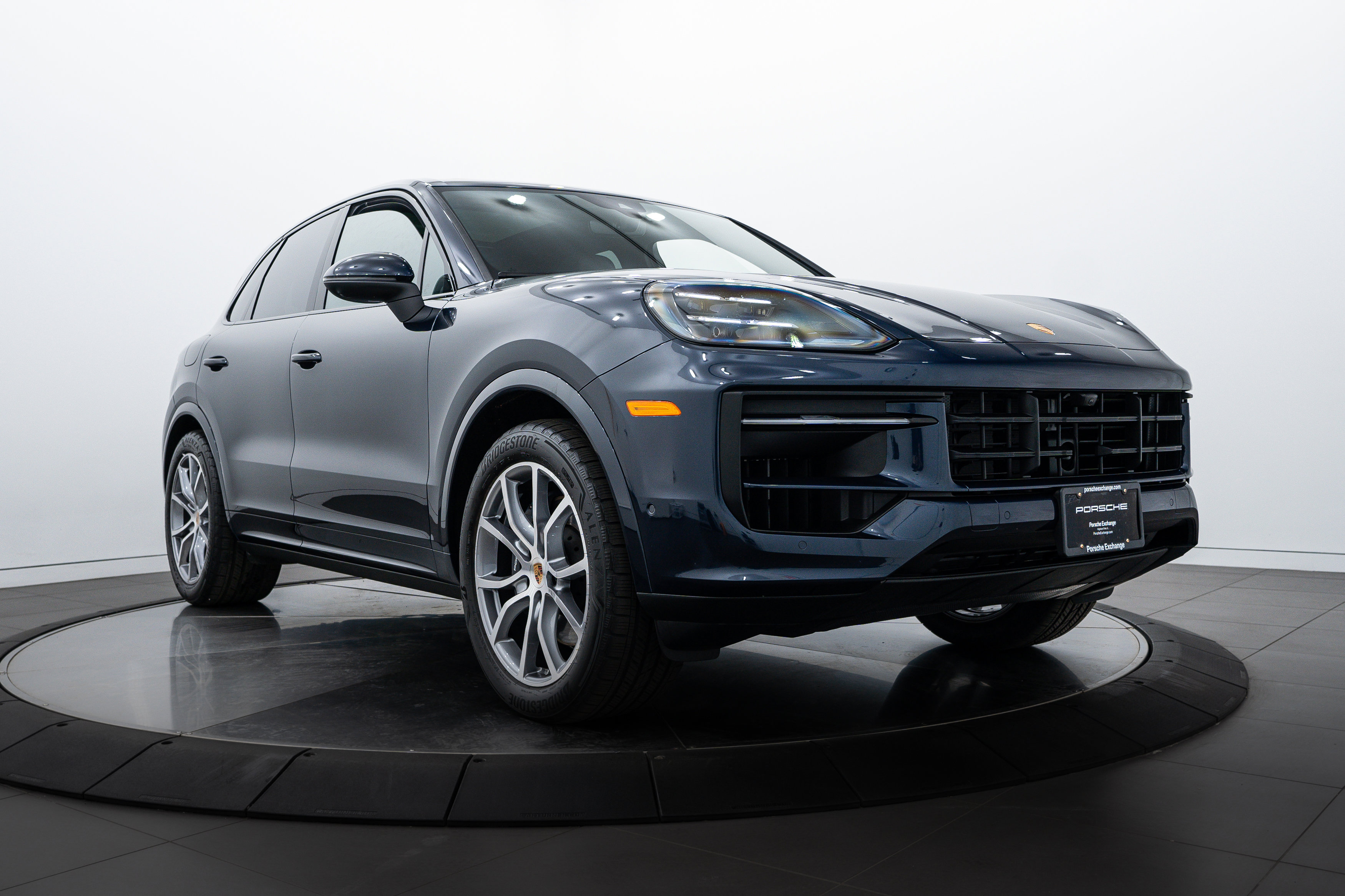 Certified 2025 Porsche Cayenne image 9