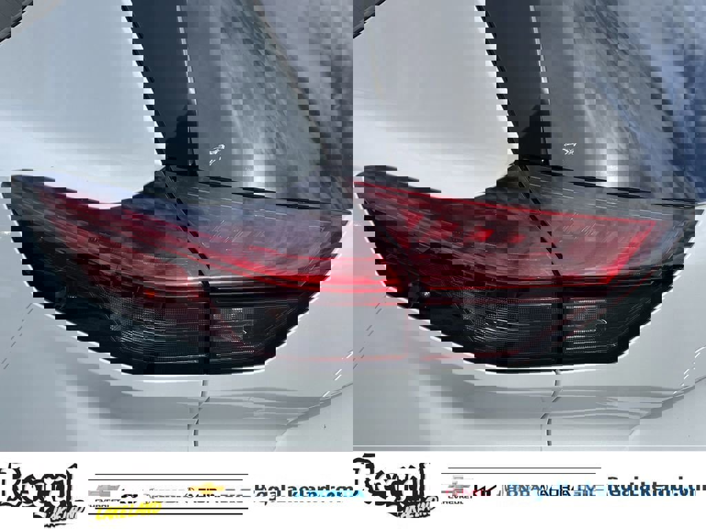 Used 2025 Nissan Rogue SV image 8