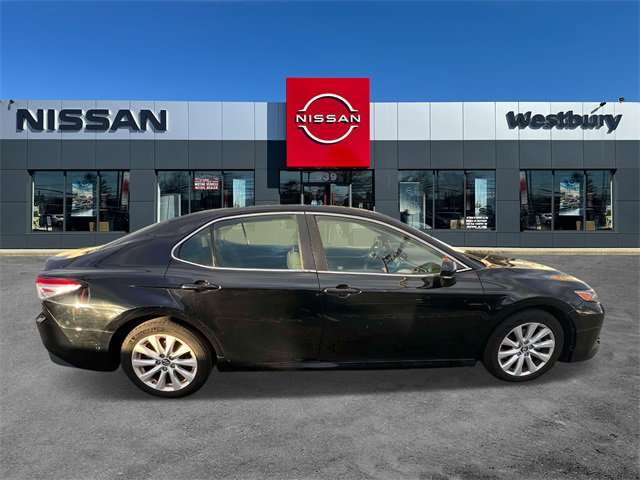 Used 2018 Toyota Camry LE image 4