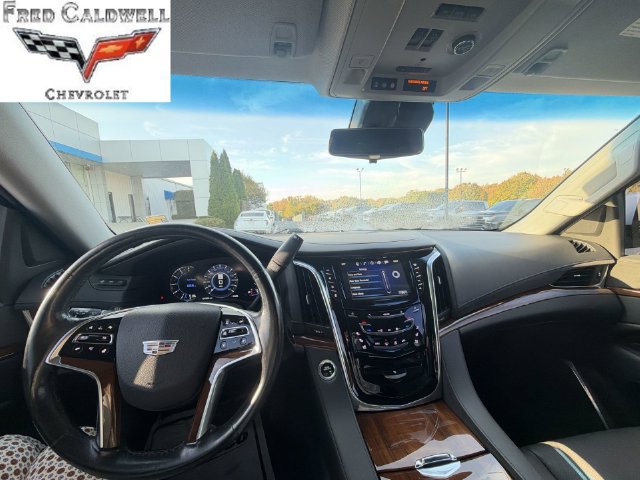 Used 2017 Cadillac Escalade Luxury AWD/4WD image 10