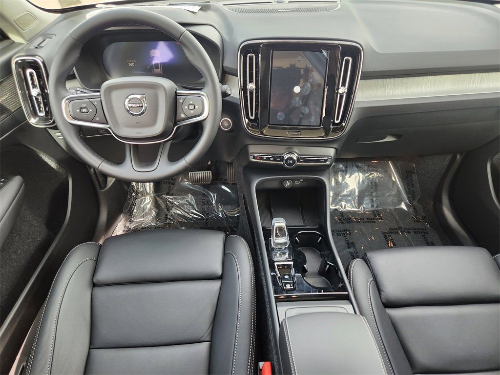 New 2025 Volvo XC40 B5 Ultra w/ Climate Package image 2