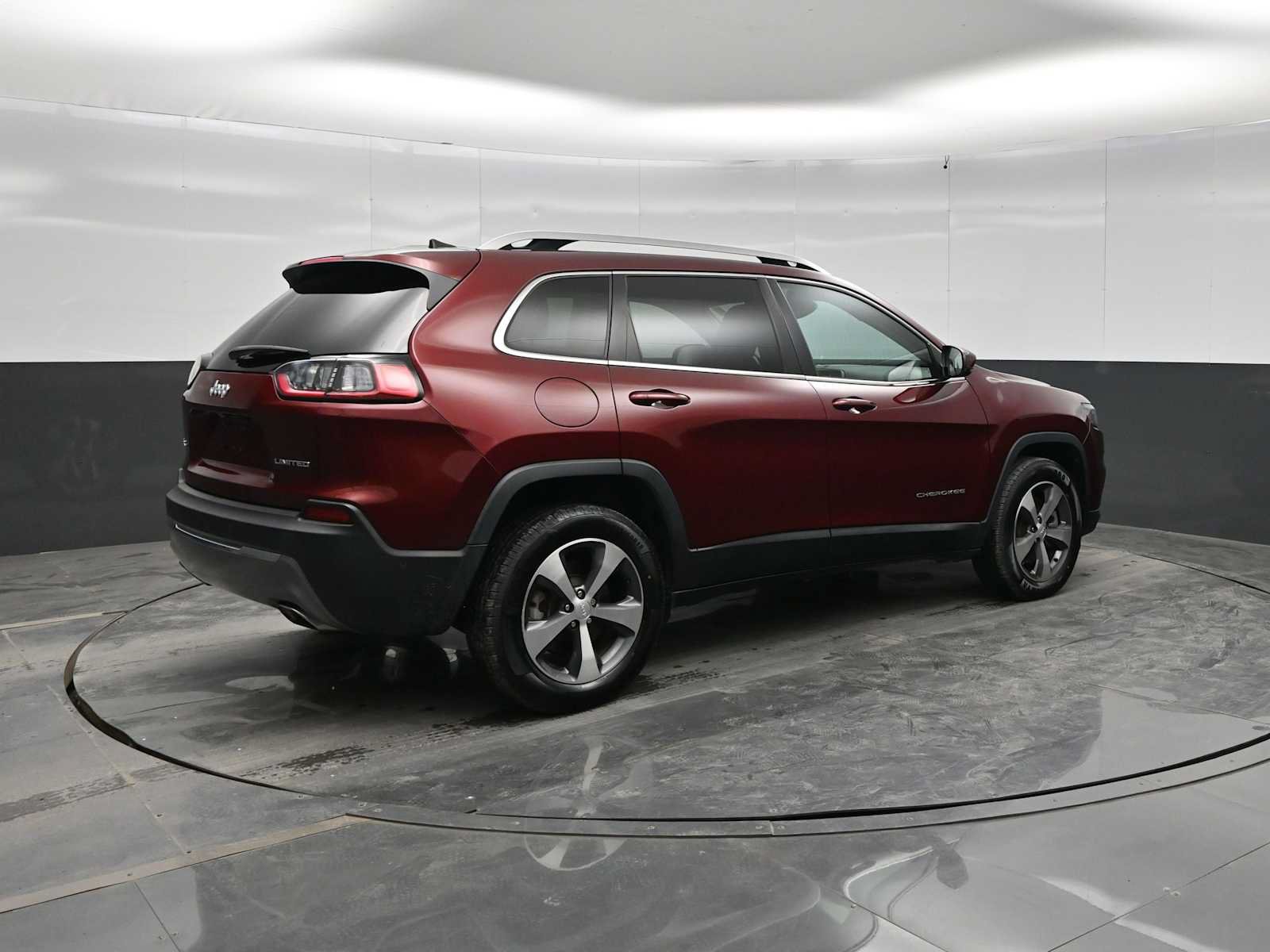 Used 2021 Jeep Cherokee Limited w/ Elite Package AWD/4WD image 7