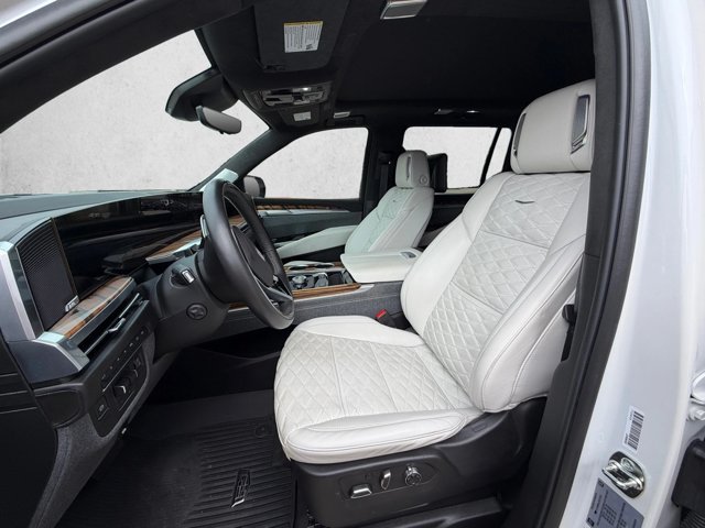 Used 2025 Cadillac Escalade ESV Sport Platinum w/ LPO, Floor Liner Package AWD/4WD image 17