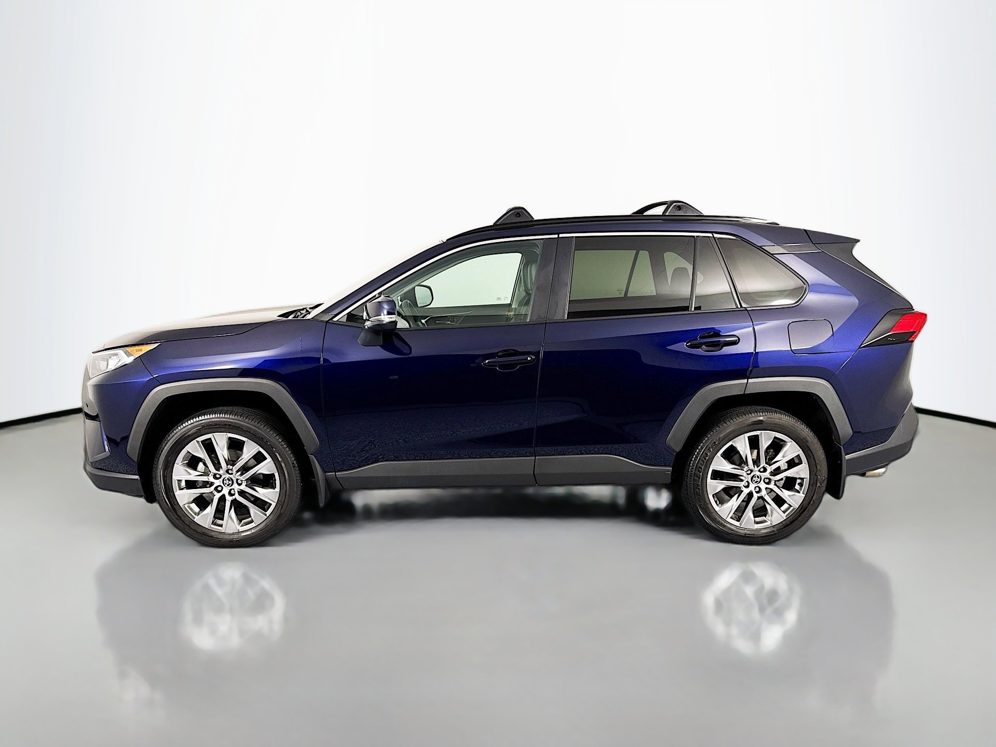 Used 2021 Toyota RAV4 XLE Premium AWD/4WD image 8