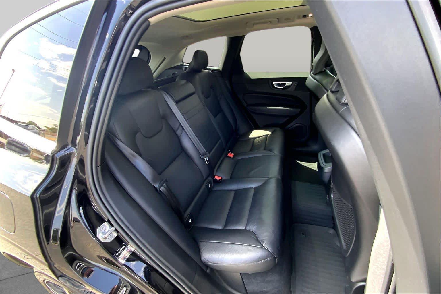 Used 2021 Volvo XC60 T5 Momentum w/ Protection Package Premier FWD image 20
