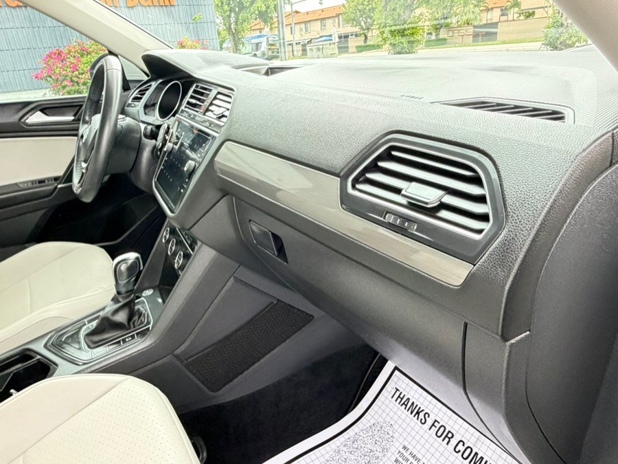 Used 2020 Volkswagen Tiguan SE FWD image 28