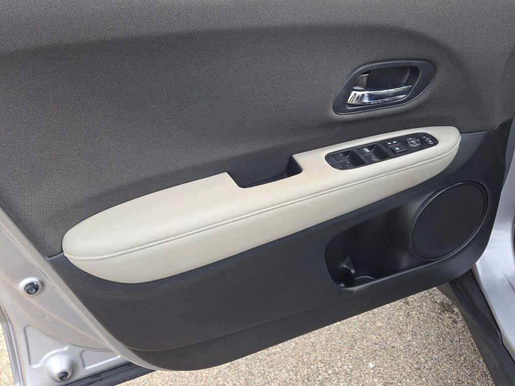 Used 2021 Honda HR-V LX image 19