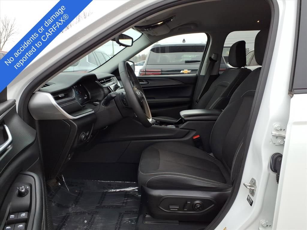 Used 2023 Jeep Grand Cherokee L Laredo image 17