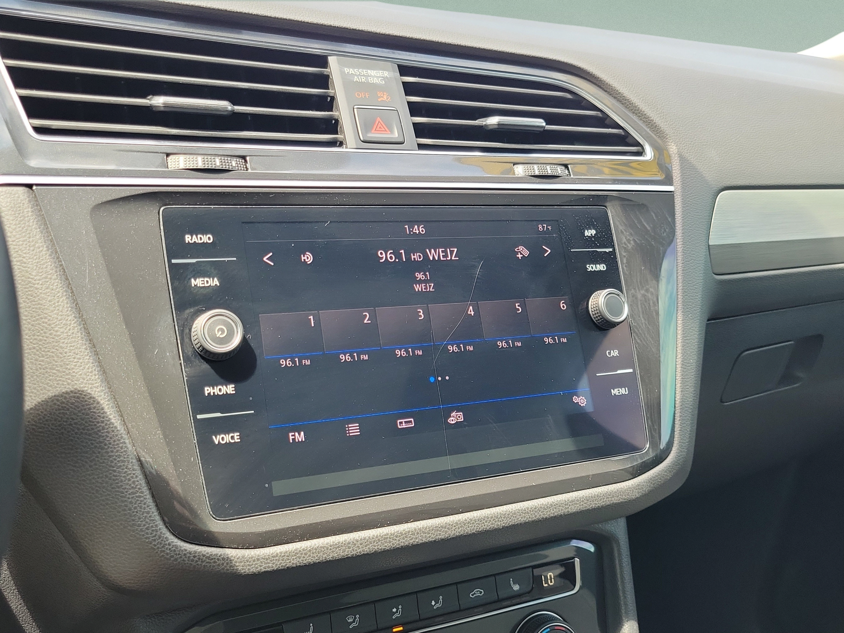 Used 2018 Volkswagen Tiguan SE w/ Panoramic Sunroof Package FWD image 26