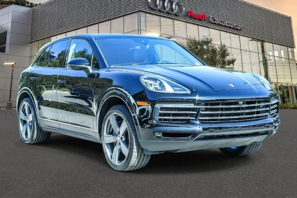 Used 2023 Porsche Cayenne Platinum Edition AWD/4WD image 3