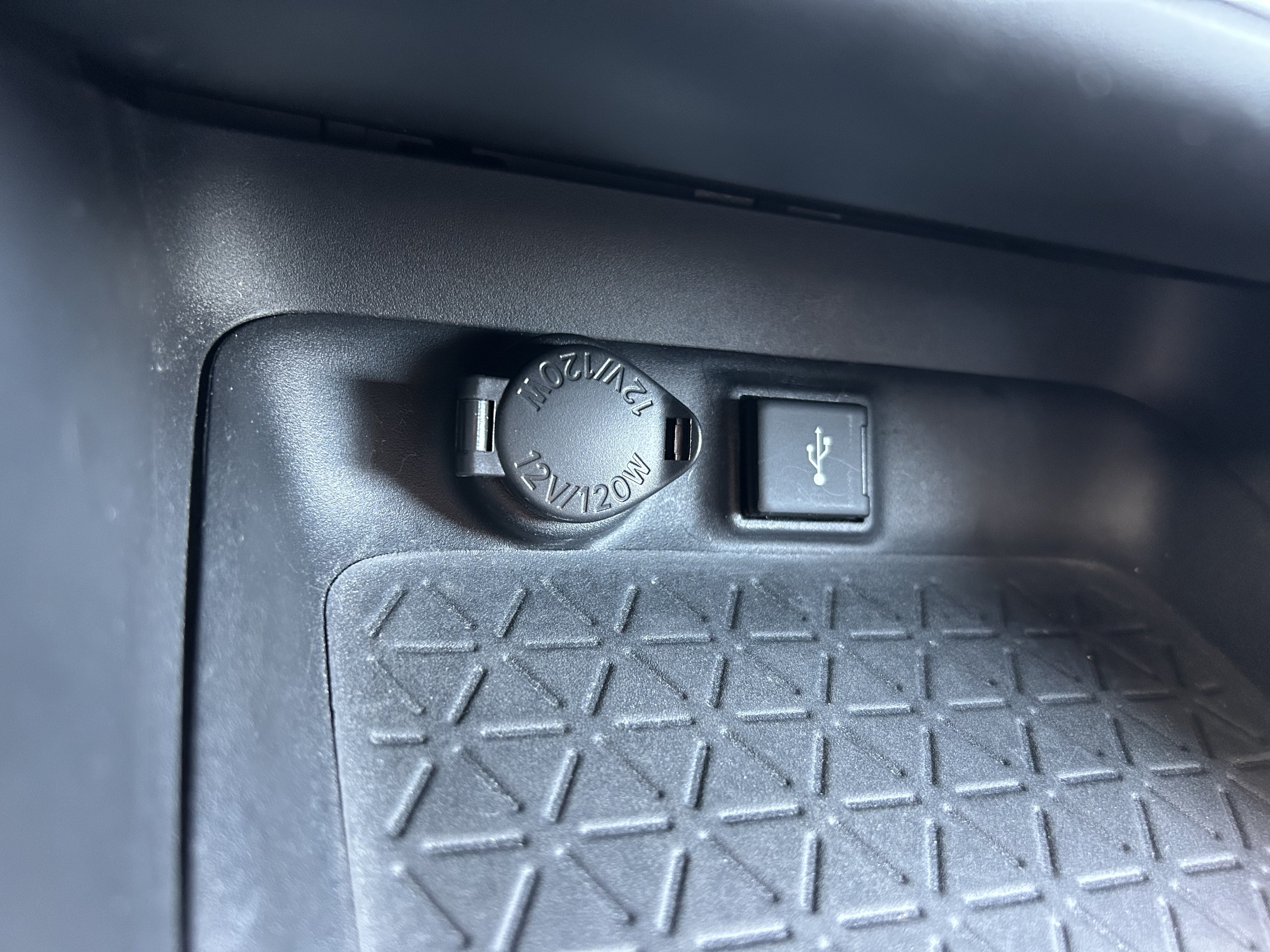 Certified 2022 Toyota RAV4 XLE Premium AWD/4WD image 33