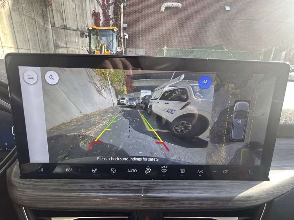 Used 2023 Ford Escape Platinum image 17