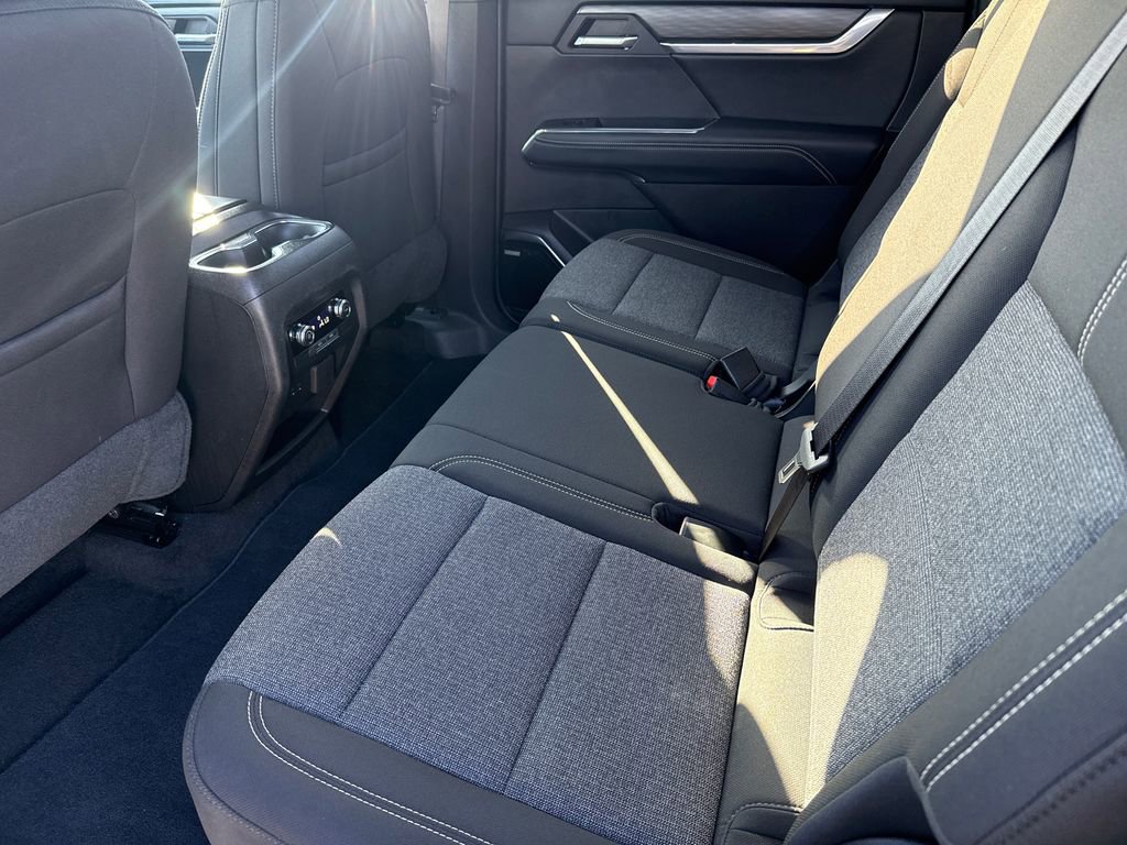 Used 2025 GMC Acadia Elevation image 17