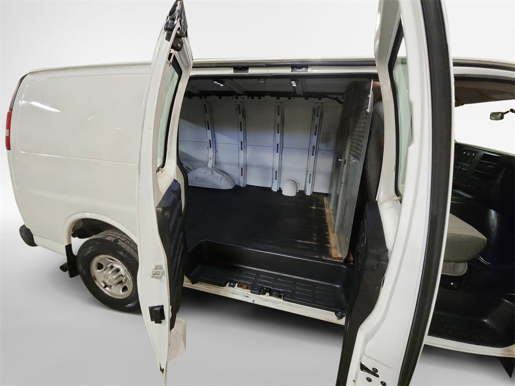 Used 2016 Chevrolet Express 2500 image 24
