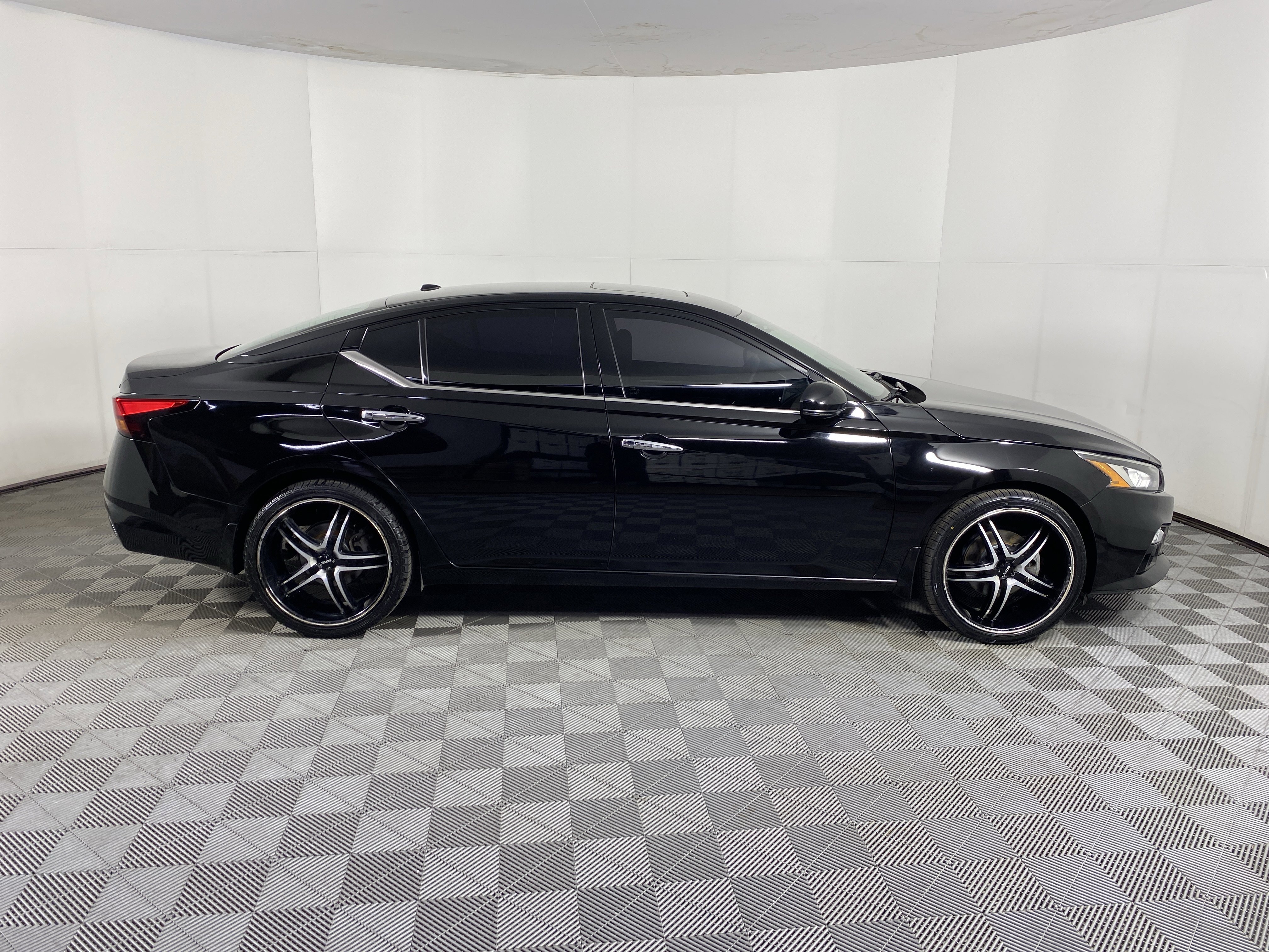 Used 2019 Nissan Altima 2.5 SV image 7
