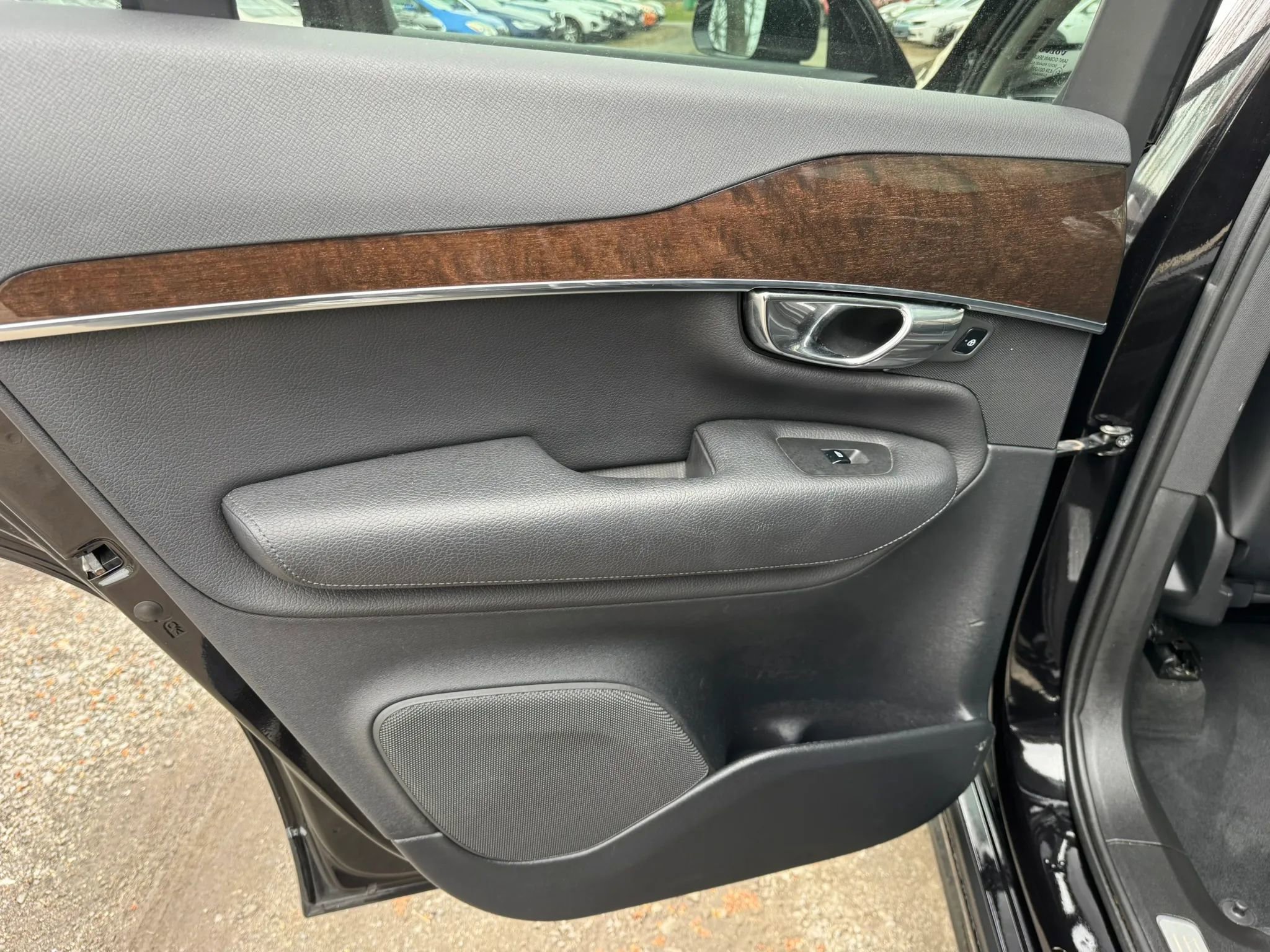 Used 2016 Volvo XC90 T5 Momentum image 18