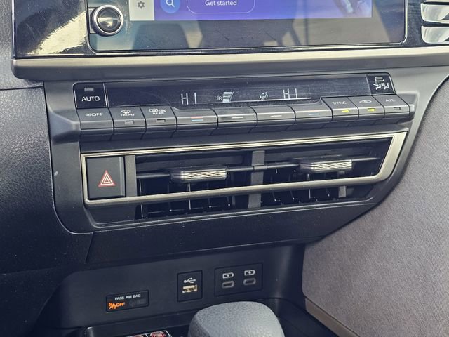 Used 2025 Toyota Camry LE w/ Convenience Package image 19