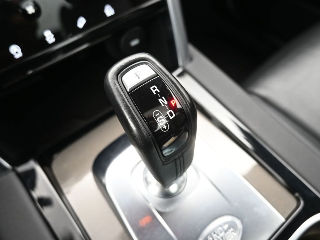 Used 2020 Land Rover Discovery Sport SE R-Dynamic image 17