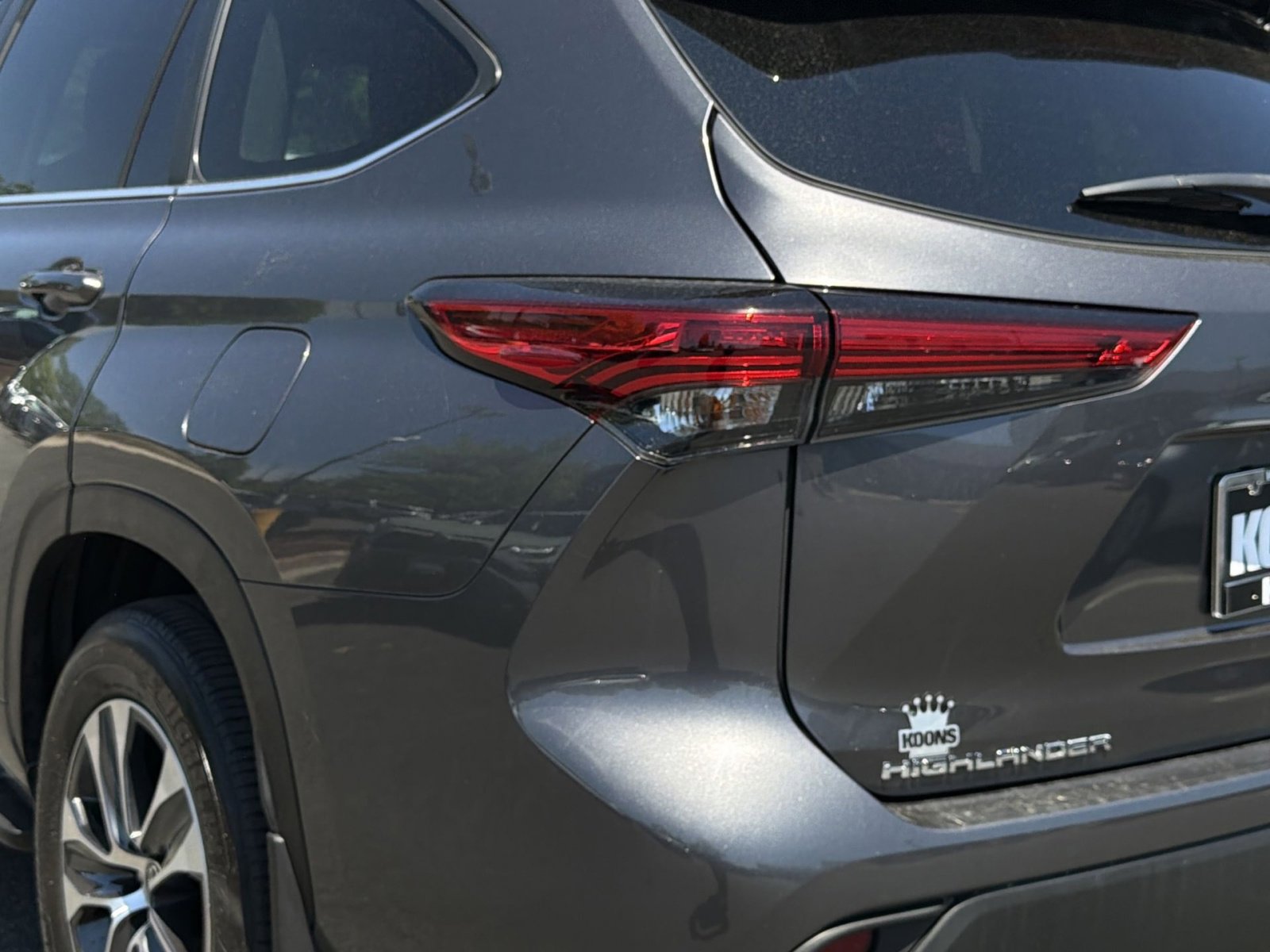 Used 2023 Toyota Highlander XLE AWD/4WD image 16