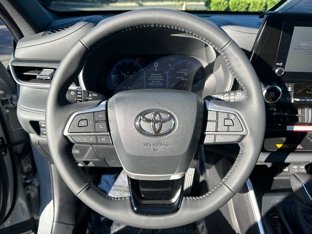 New 2025 Toyota Highlander XSE image 18