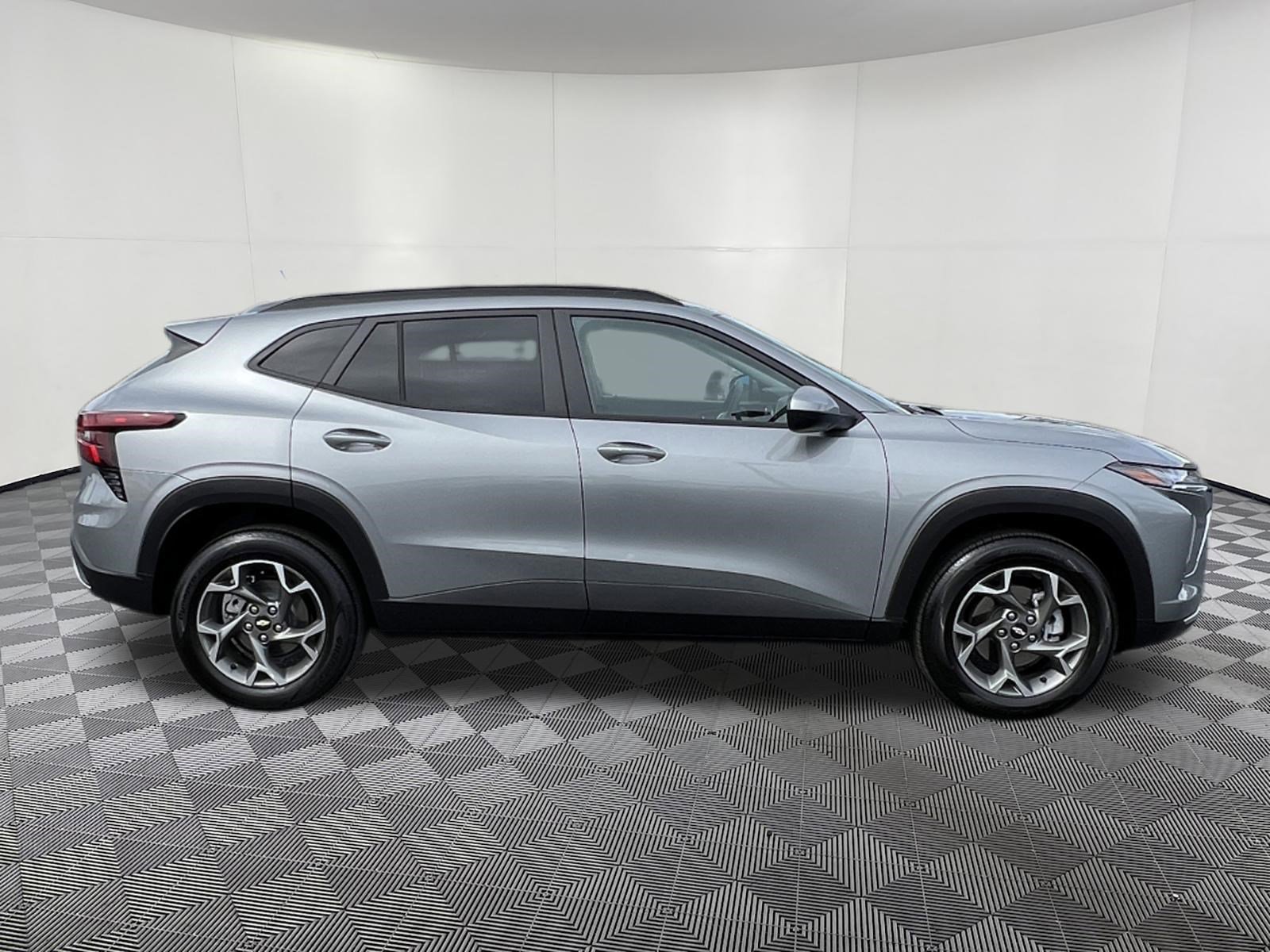 Used 2026 Chevrolet Trax LT w/ Driver Confidence Package FWD image 7