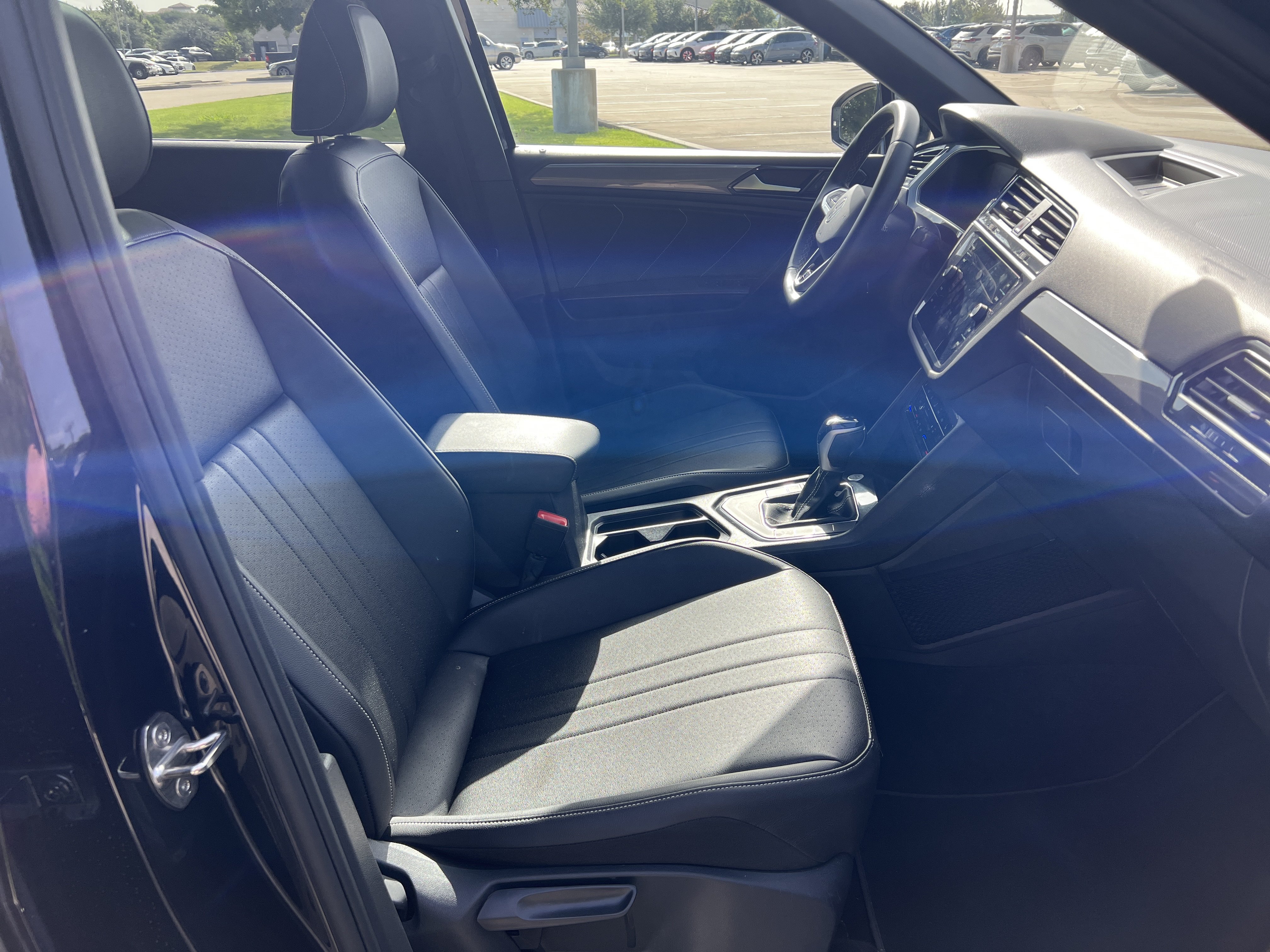 Certified 2023 Volkswagen Tiguan SE R-Line FWD image 27