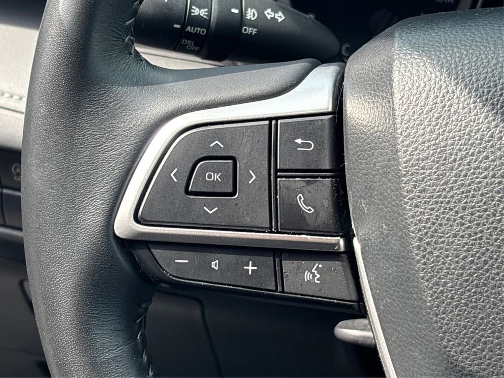 Used 2023 Toyota Highlander LE AWD/4WD image 27